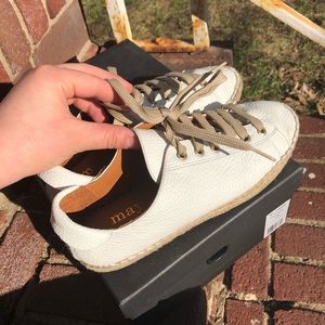 White leather sneakers espadrilles